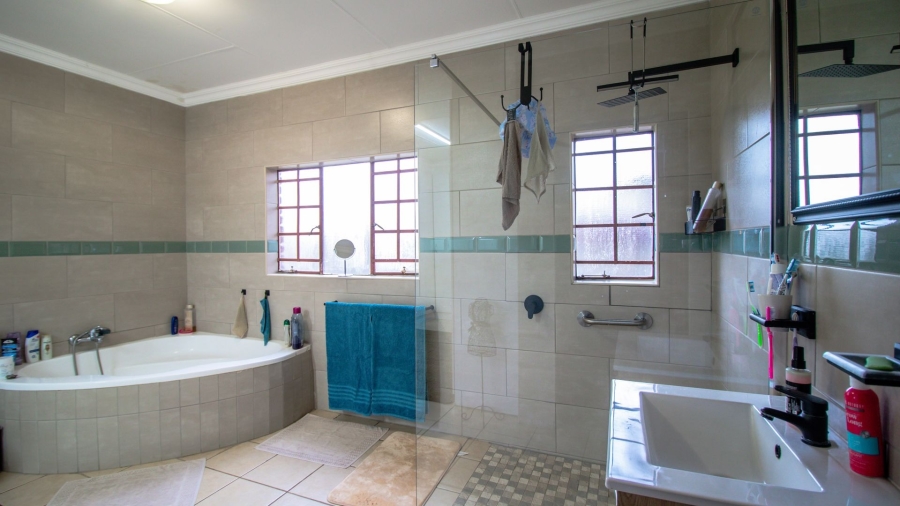 4 Bedroom Property for Sale in Olifantsnek North West